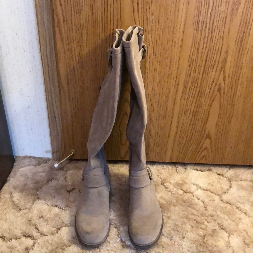 Super cute tan boots